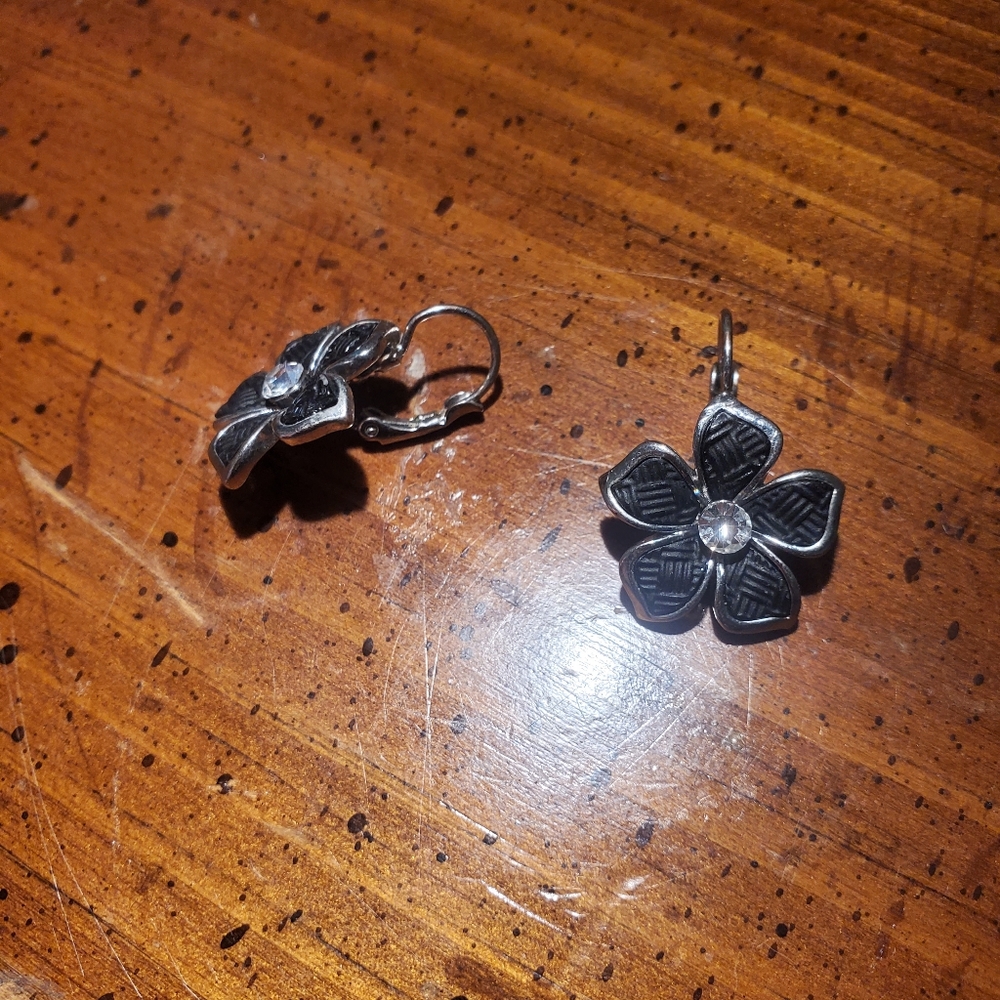 Silver black flower dangle earrings